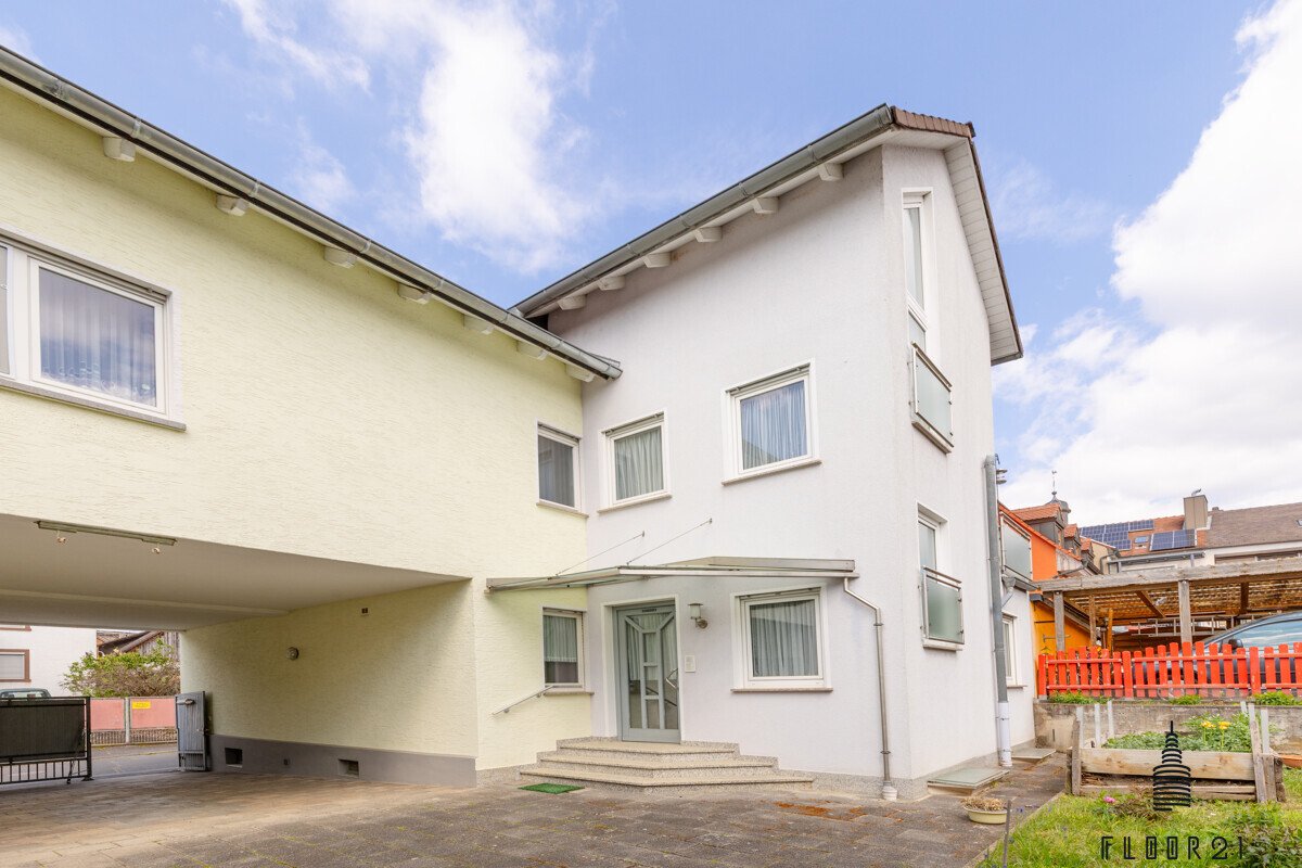 Gepflegtes 3-Familienhaus mit Ausbaupotential Thumbnail 2