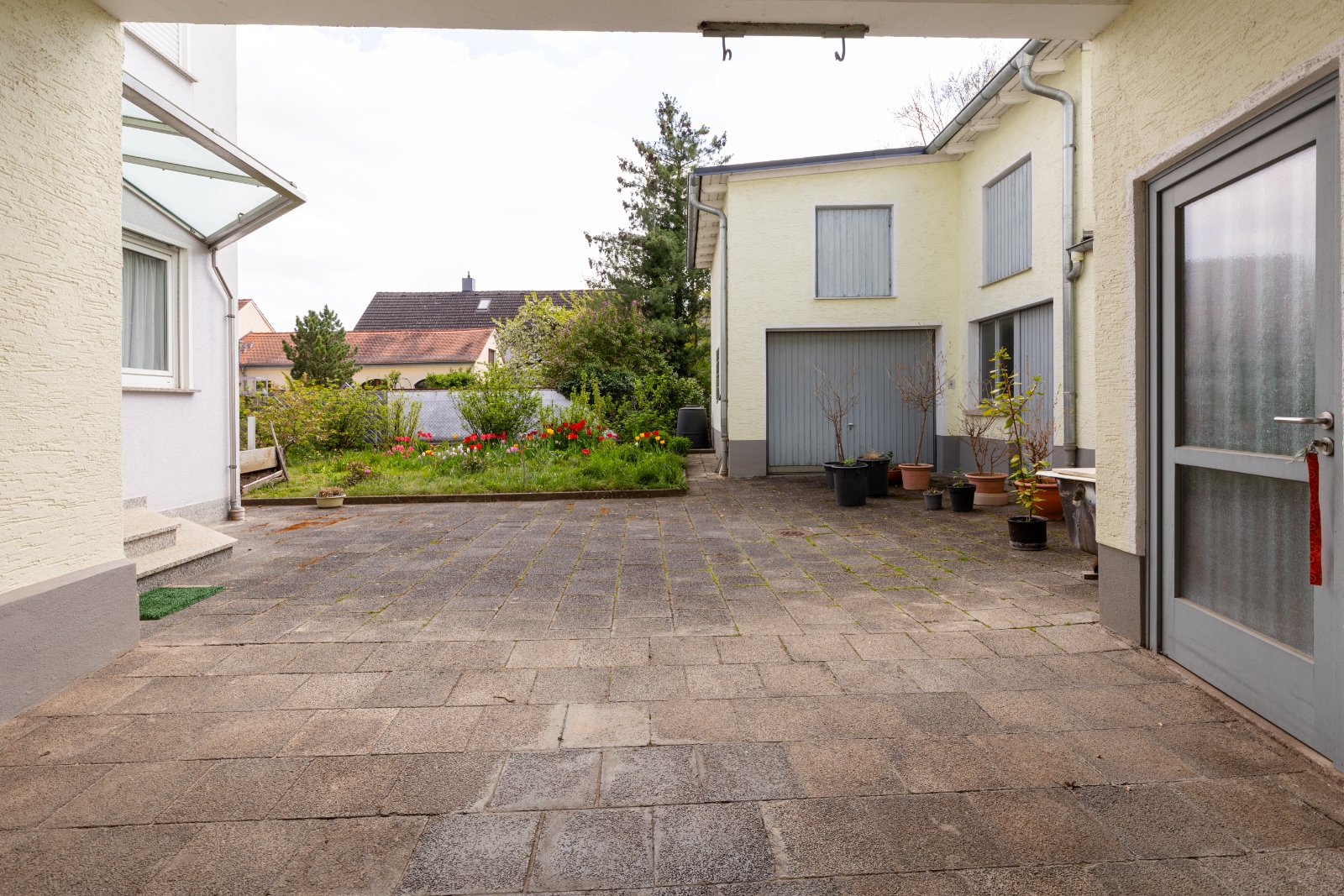 Gepflegtes 3-Familienhaus mit Ausbaupotential Thumbnail 3